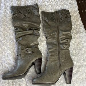 Womens Just Fab Boots  Size 10 W Knee High ZIP up. Laser Cut Detailing
